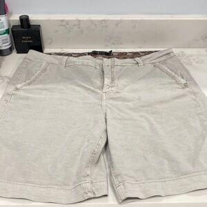 One 5 one 14/31 tan shorts